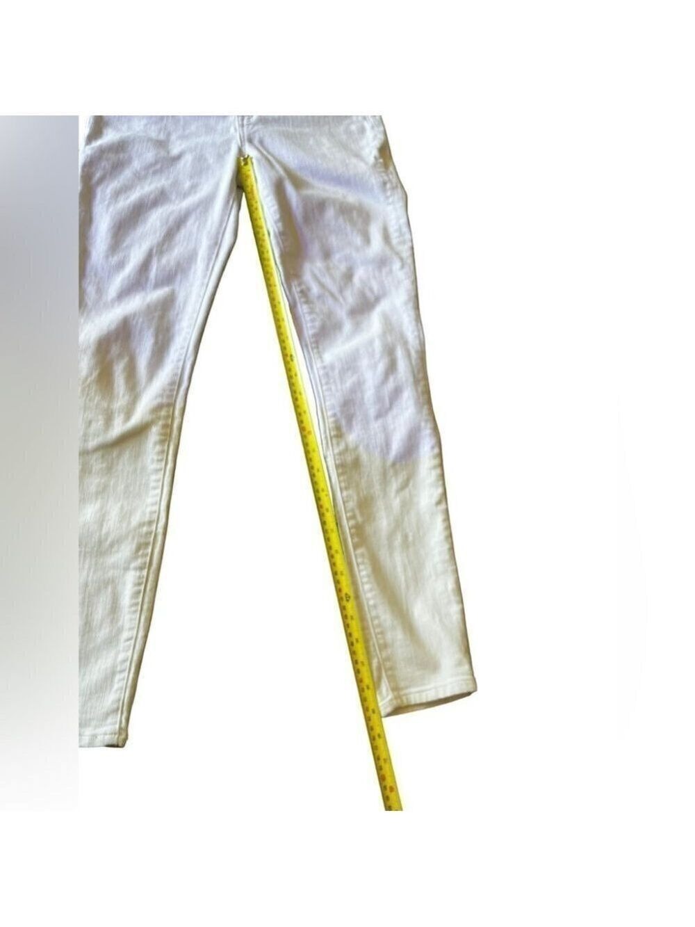Madewell Curvy High Rise Skinny Jeans in Pure White - Picture 14 of 16